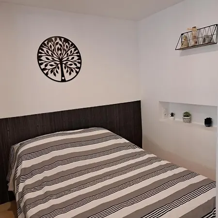 Bel 2/4personnes Apartment Douzens