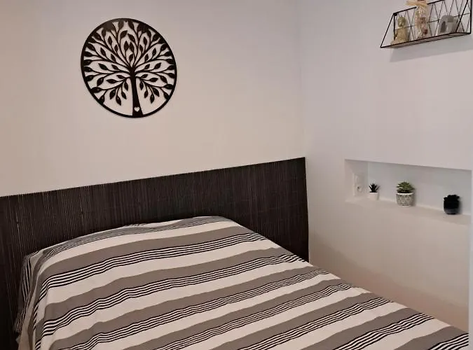 Bel 2/4personnes Apartamento Douzens